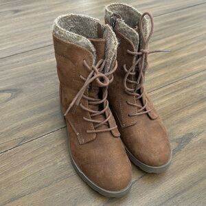 Like new! Brown women’s combat boots
